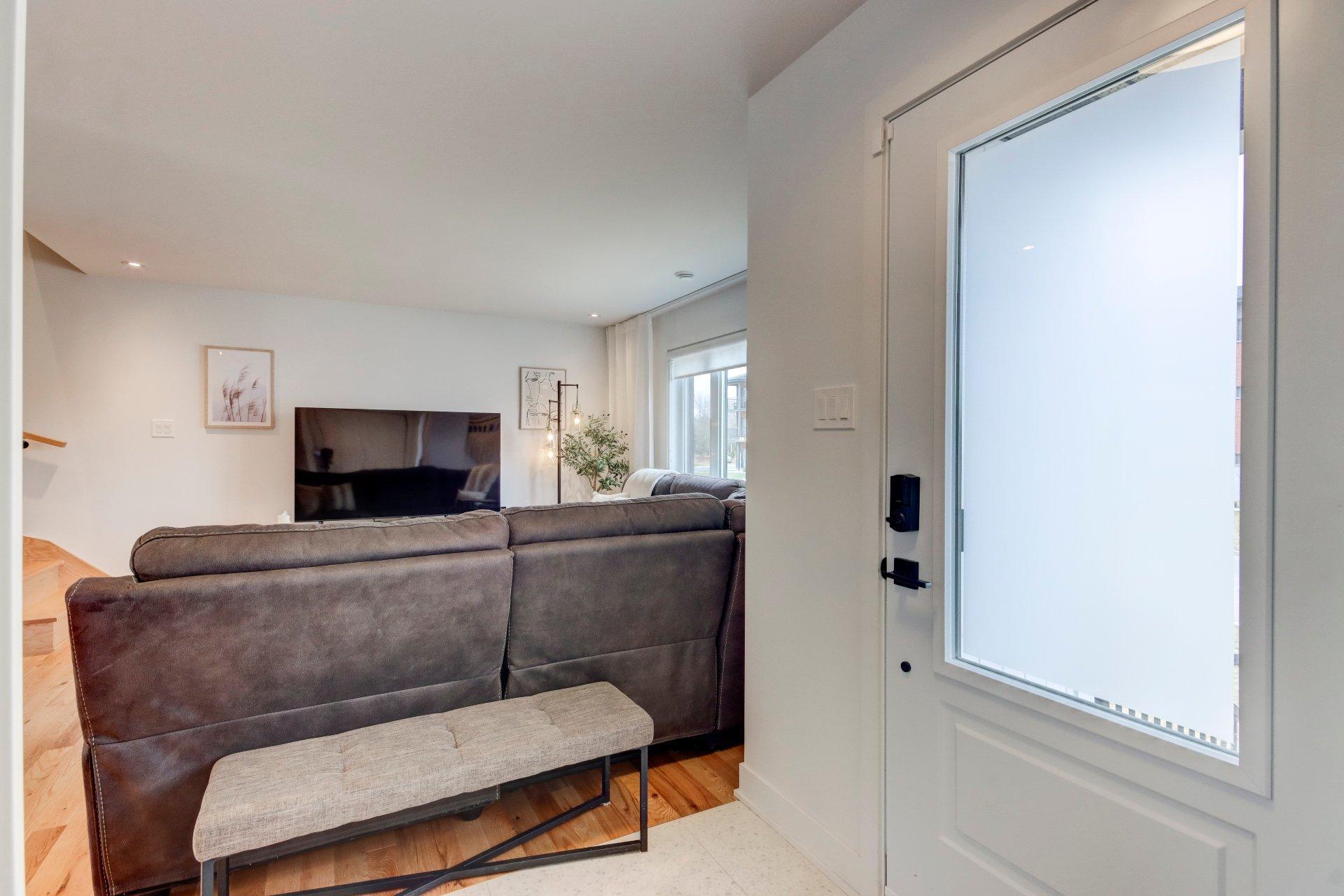 









911


Rue du Ruisseau

,
Farnham,




QC
J2N0T2

