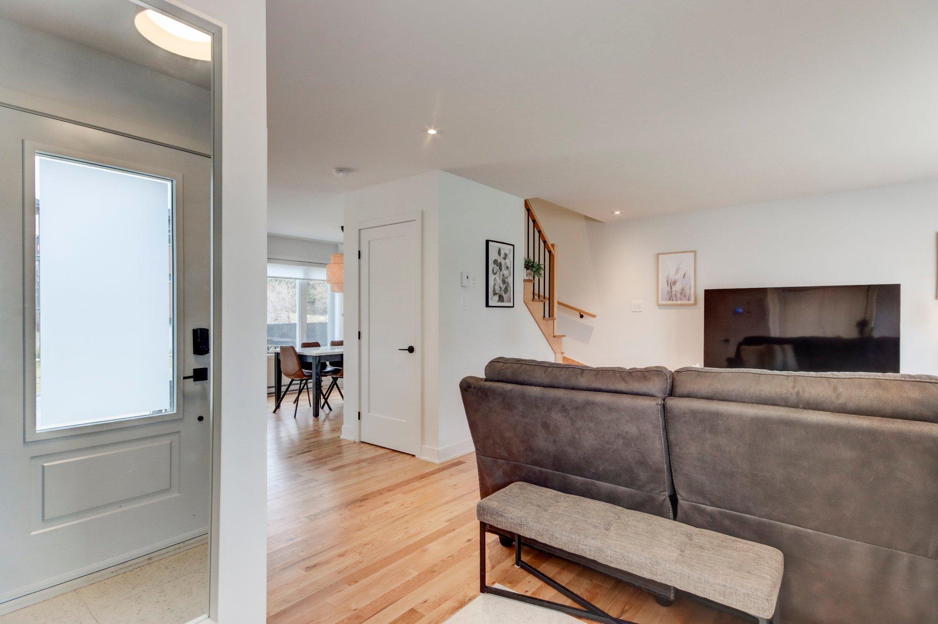 









911


Rue du Ruisseau

,
Farnham,




QC
J2N0T2

