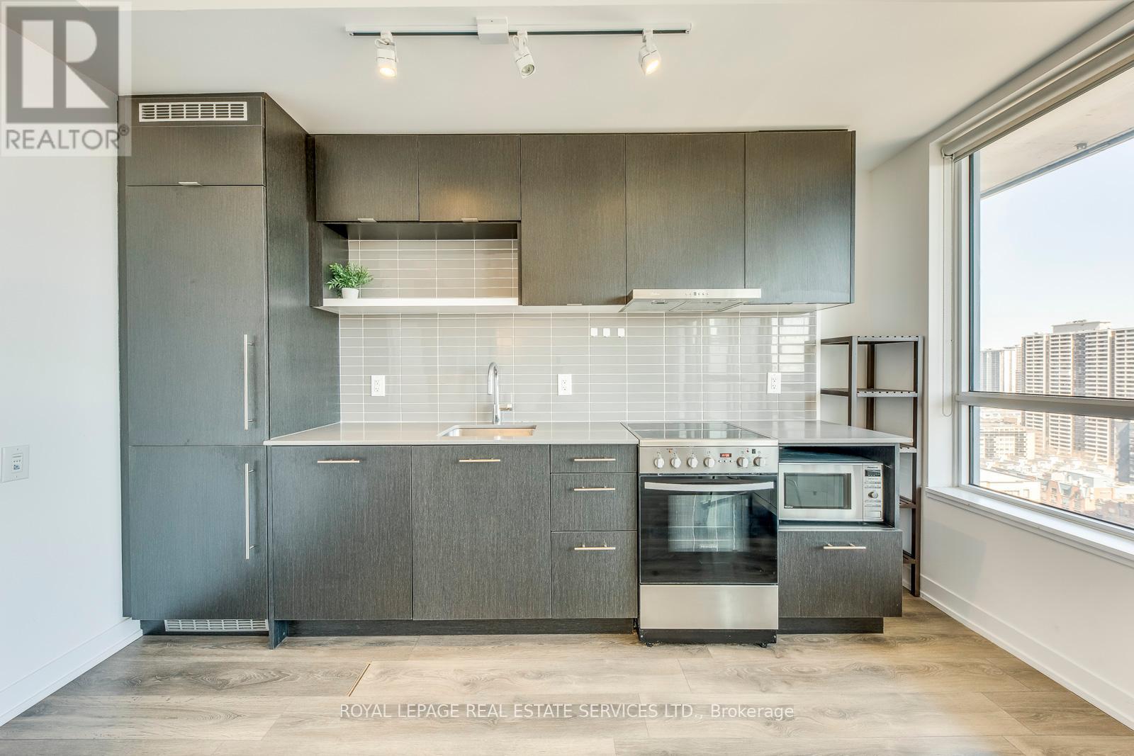 












2408 - 365 CHURCH STREET

,
Toronto,




Ontario
M5B1H6

