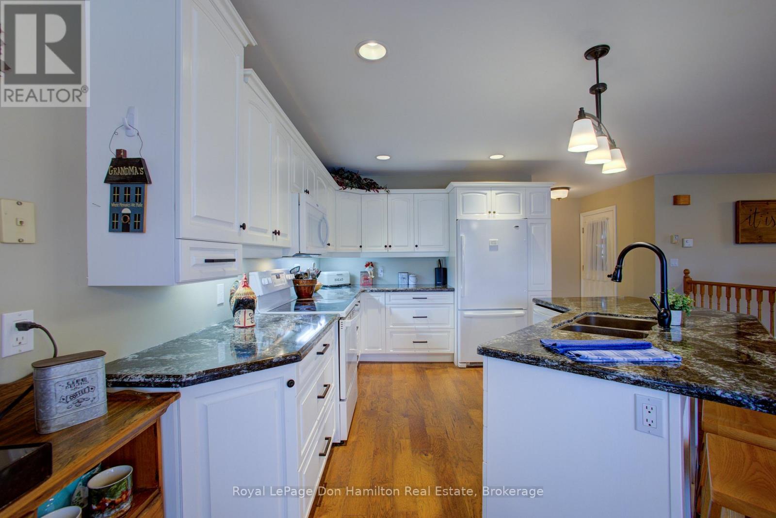 












4 LOUIS STREET

,
South Bruce,




Ontario
N0G2J0

