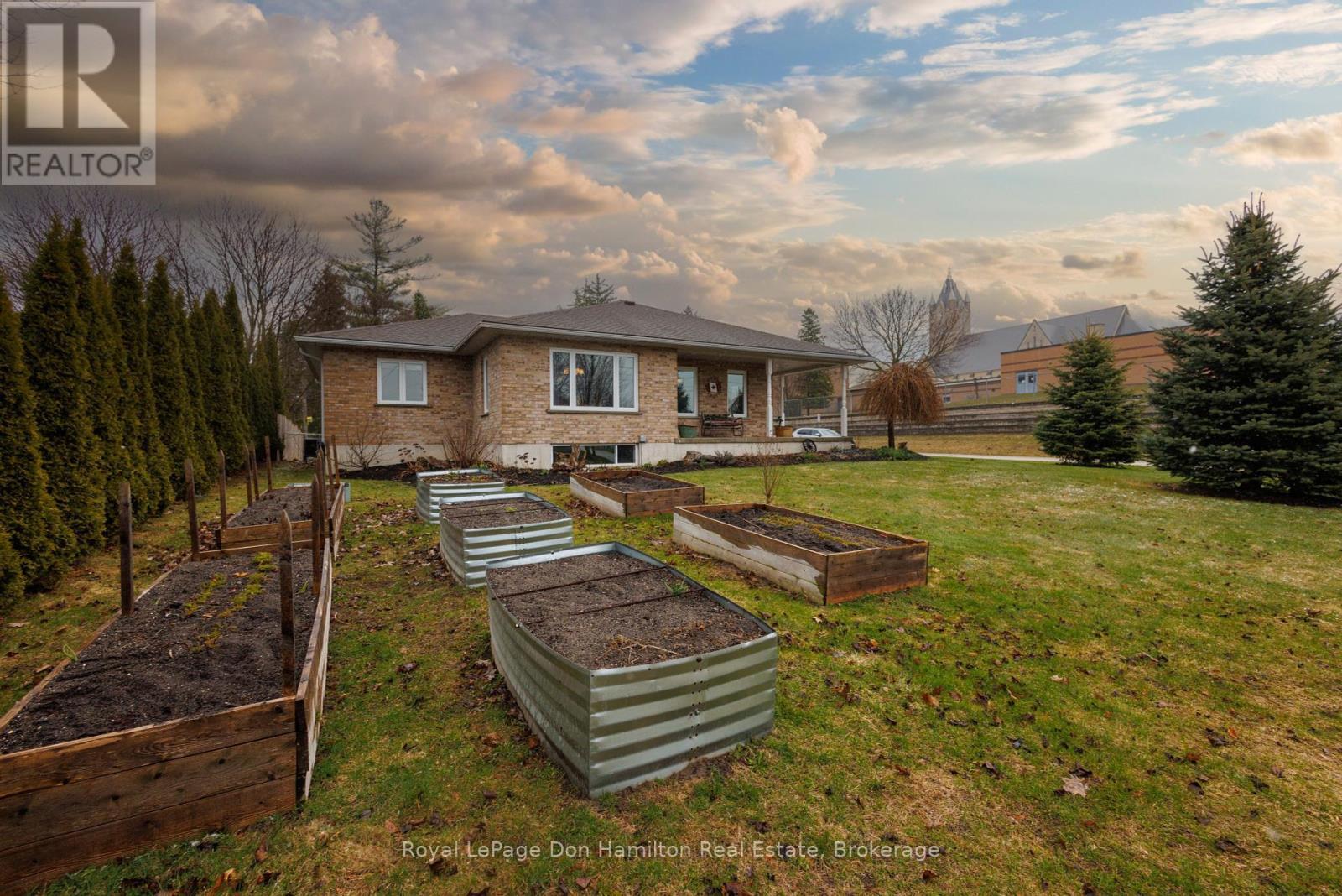 












4 LOUIS STREET

,
South Bruce,




Ontario
N0G2J0

