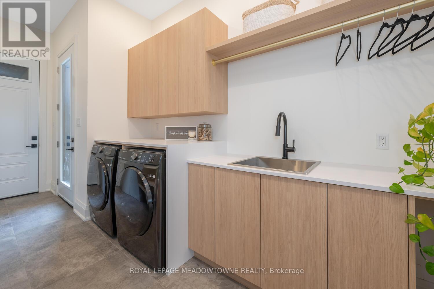 












363 ALBERT STREET

,
Guelph/Eramosa,




Ontario
N0B2K0

