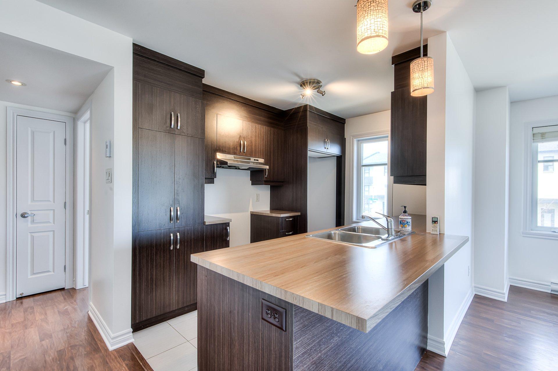 









2993


Rue Anna-De Noailles

,
Laval (Chomedey),




QC
H7P0G3

