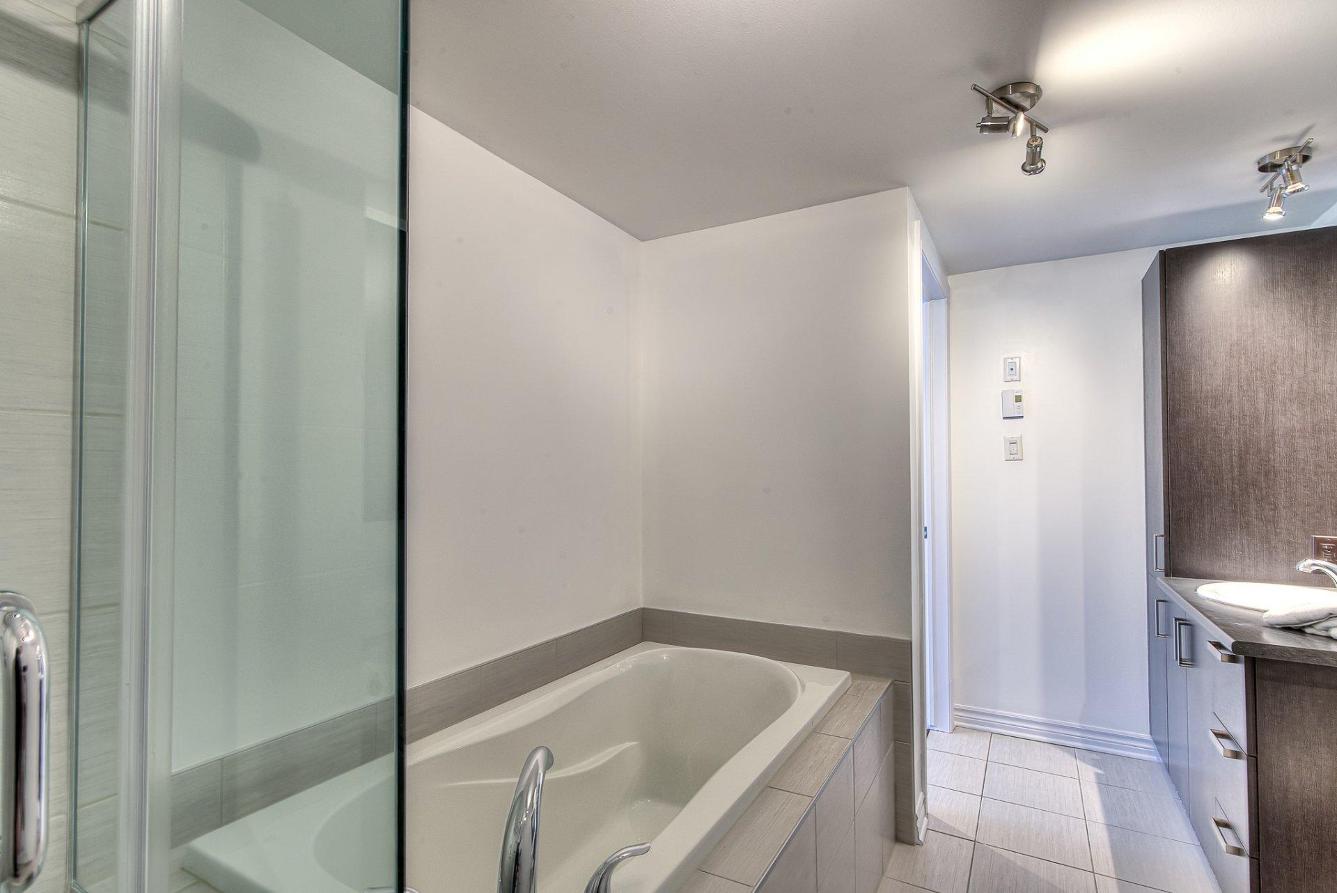 









2993


Rue Anna-De Noailles

,
Laval (Chomedey),




QC
H7P0G3

