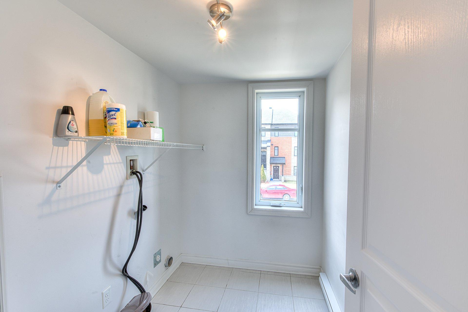 









2993


Rue Anna-De Noailles

,
Laval (Chomedey),




QC
H7P0G3

