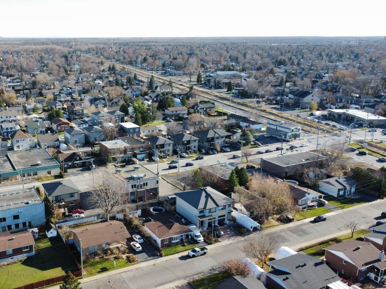 









3925


Rue Duvernay

,
Longueuil (Saint-Hubert),




QC
J3Y4H5

