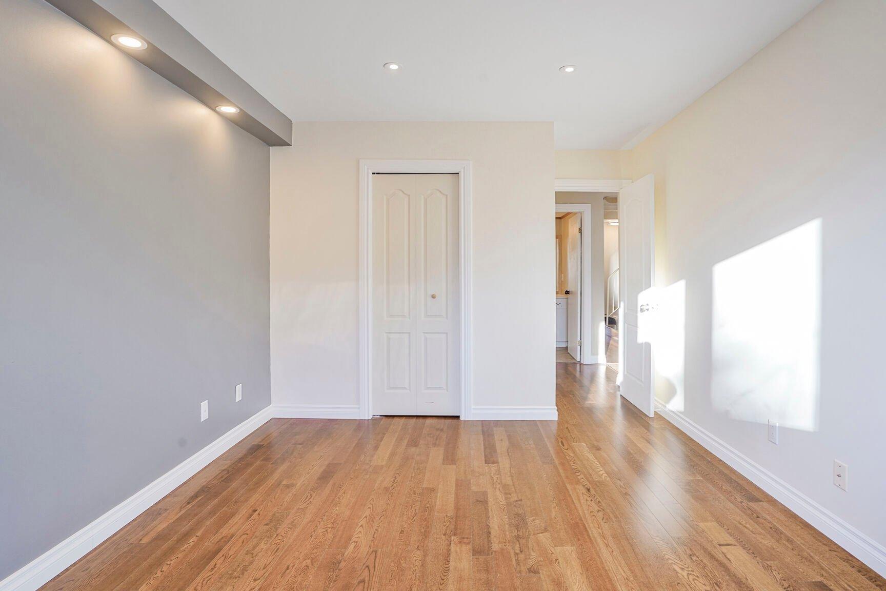 









16


Place du Soleil

, 302,
Montréal (Verdun/Île-des-Soeurs),




QC
H3E1R2

