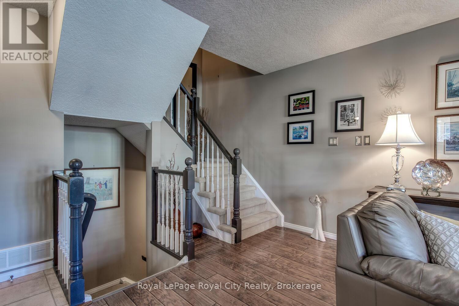












37 - 941 GORDON STREET S

,
Guelph (Kortright West),




Ontario
N1G4R9

