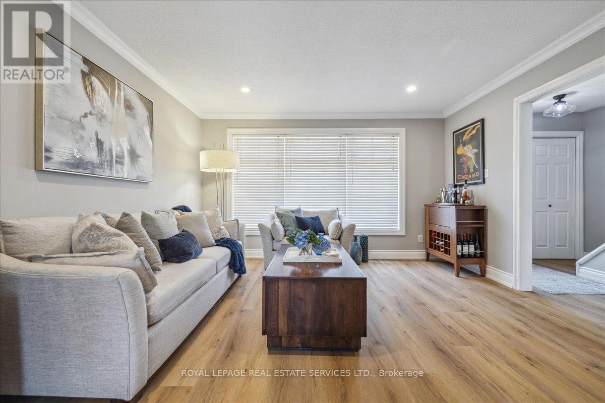 












2423 MOUNT FOREST DRIVE

,
Burlington,




Ontario
L7P1J6

