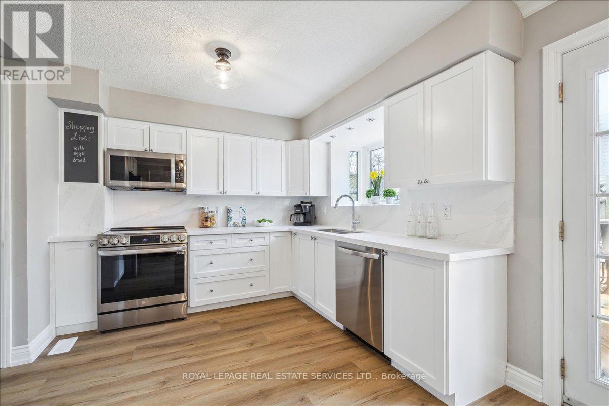 












2423 MOUNT FOREST DRIVE

,
Burlington,




Ontario
L7P1J6

