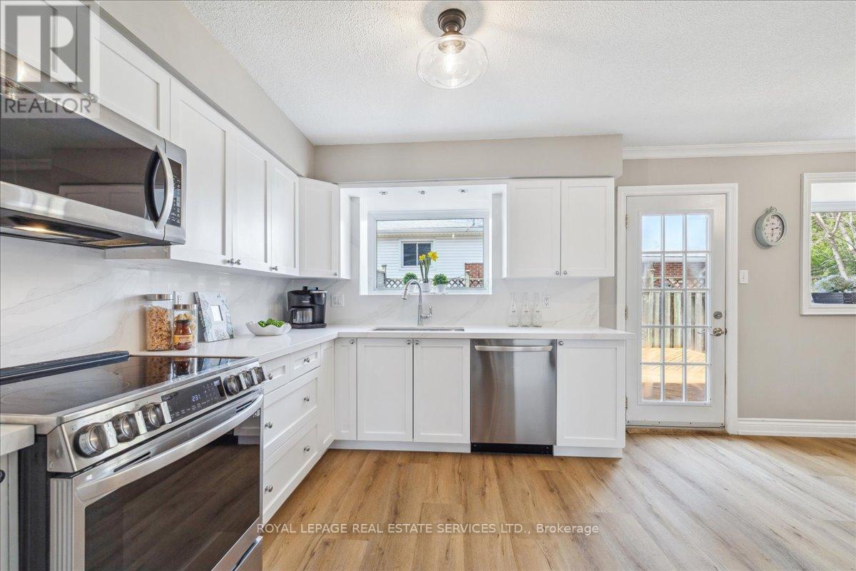 












2423 MOUNT FOREST DRIVE

,
Burlington,




Ontario
L7P1J6

