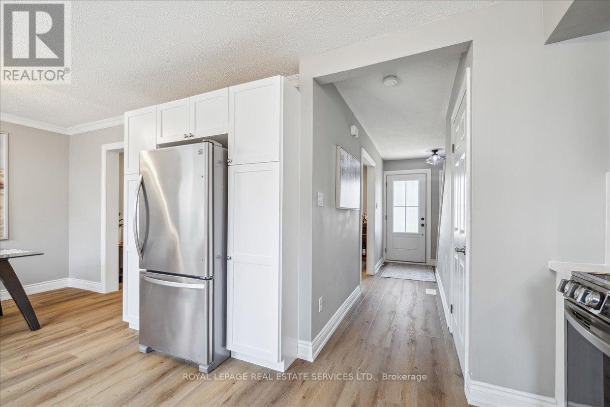 












2423 MOUNT FOREST DRIVE

,
Burlington,




Ontario
L7P1J6

