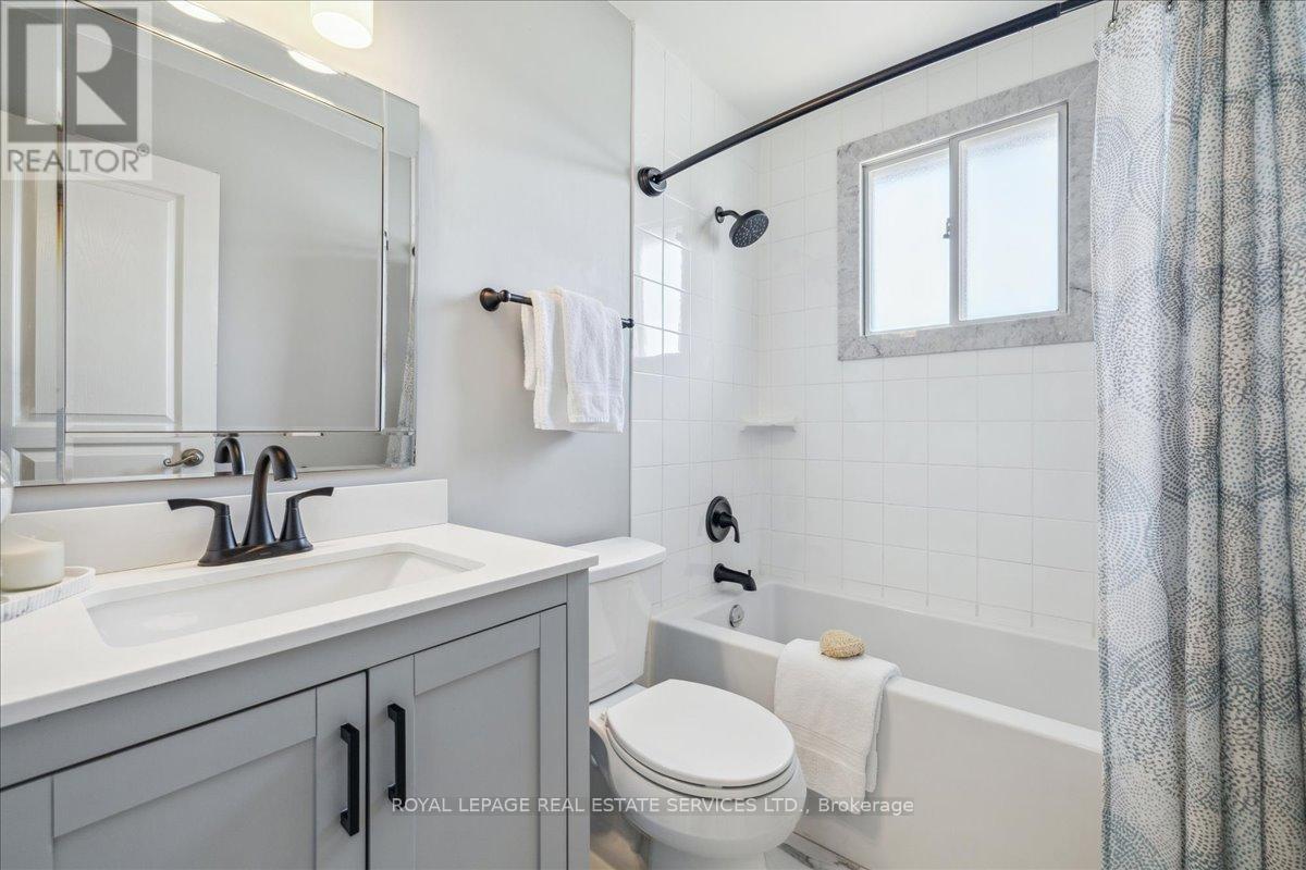 












2423 MOUNT FOREST DRIVE

,
Burlington,




Ontario
L7P1J6

