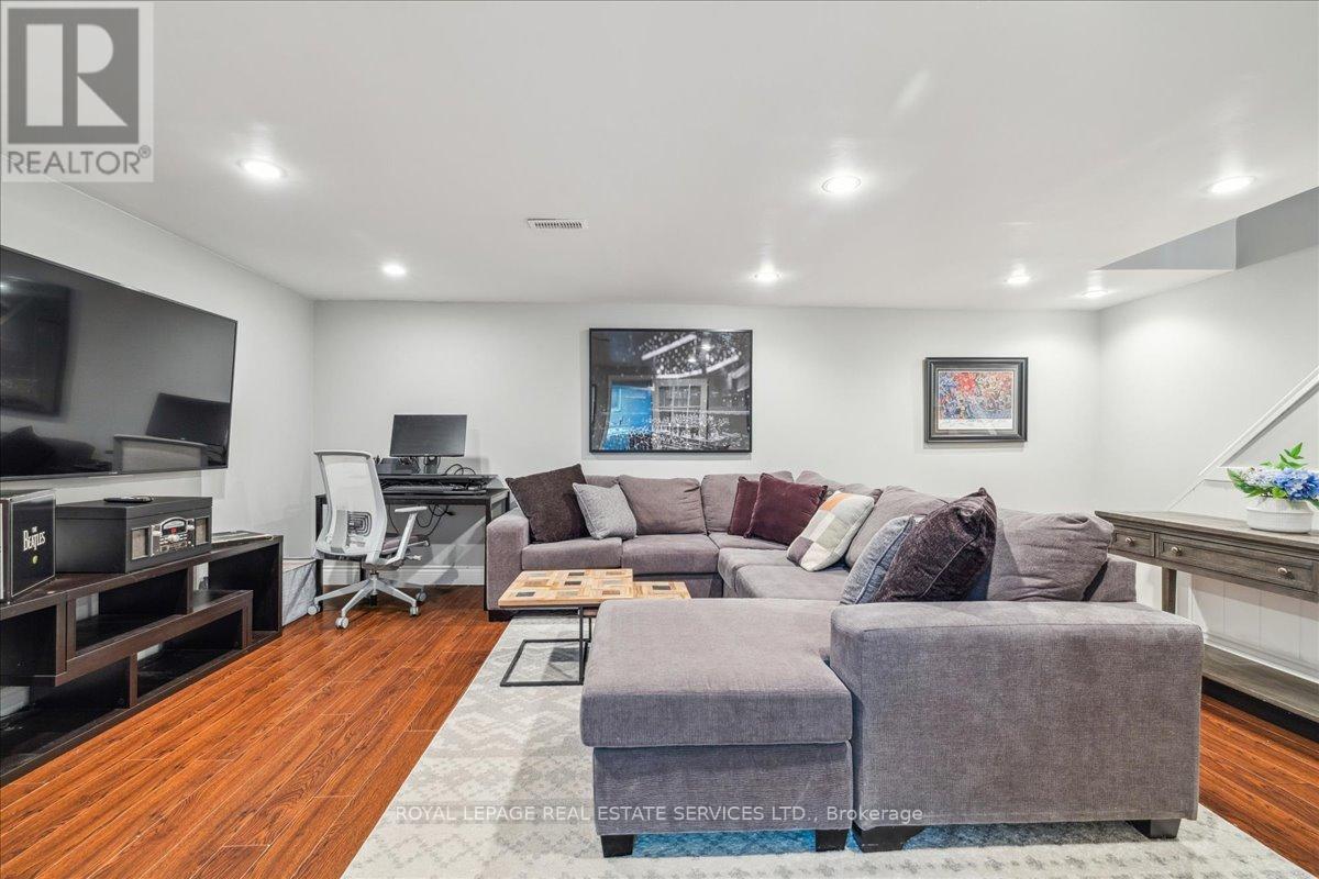 












2423 MOUNT FOREST DRIVE

,
Burlington,




Ontario
L7P1J6

