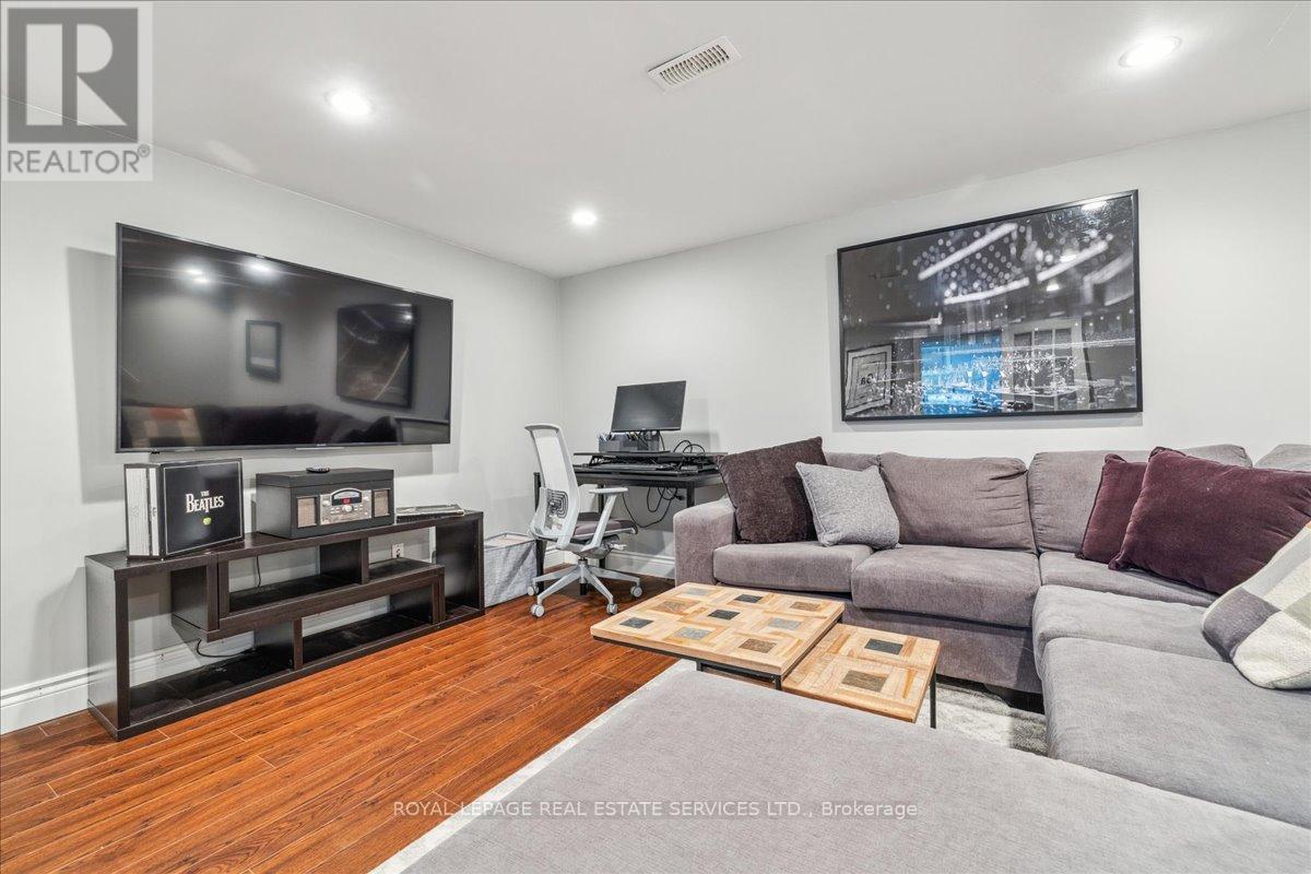 












2423 MOUNT FOREST DRIVE

,
Burlington,




Ontario
L7P1J6

