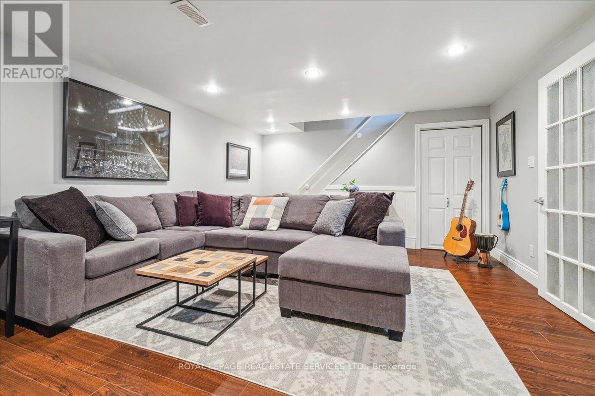 












2423 MOUNT FOREST DRIVE

,
Burlington,




Ontario
L7P1J6

