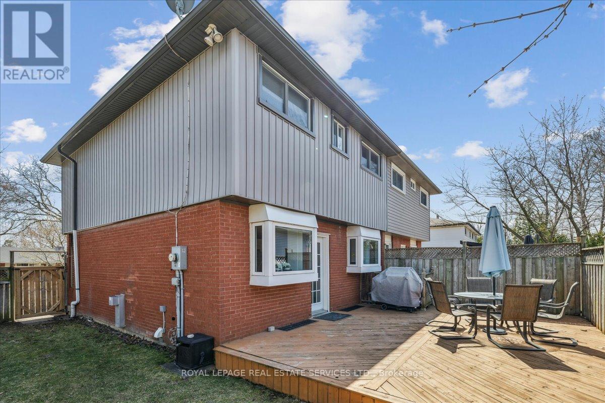 












2423 MOUNT FOREST DRIVE

,
Burlington,




Ontario
L7P1J6

