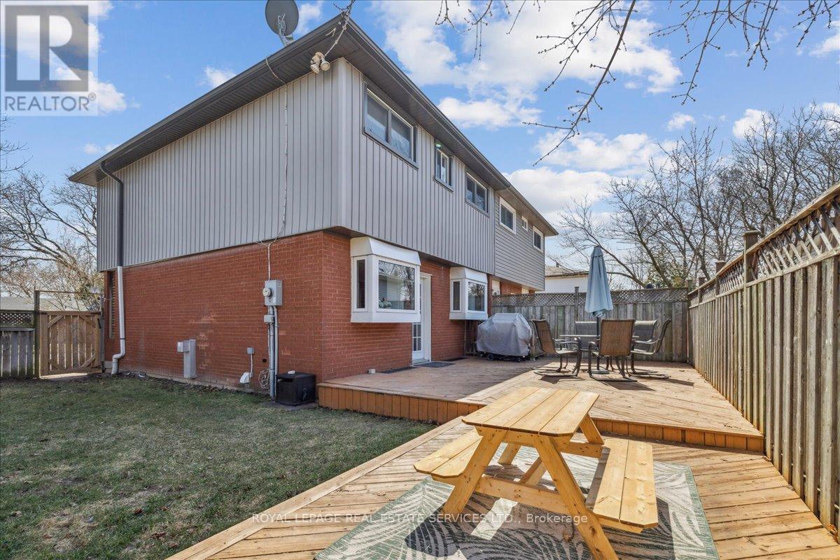 












2423 MOUNT FOREST DRIVE

,
Burlington,




Ontario
L7P1J6


