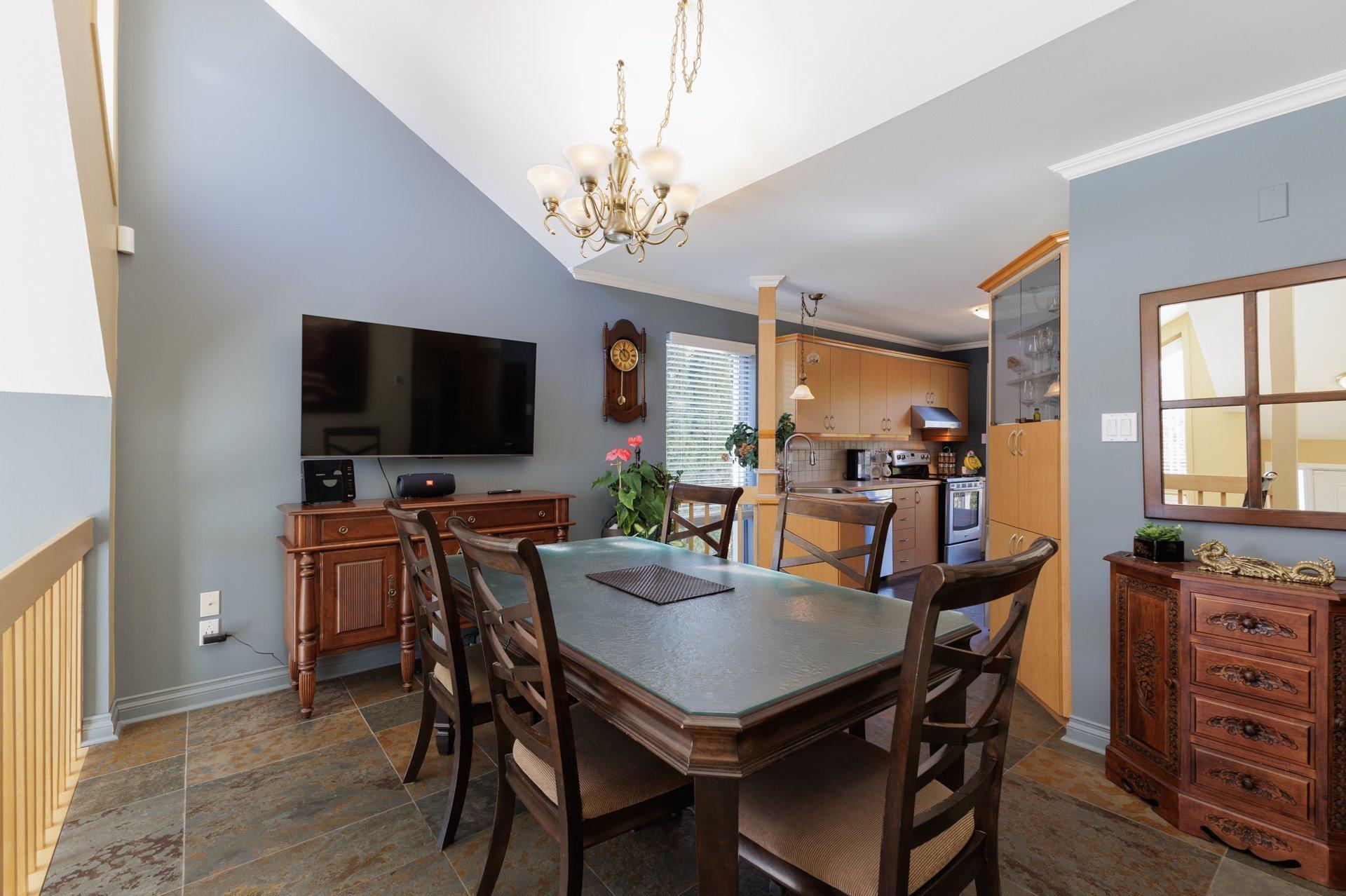 









3778


Av. Réal-Béland

,
Boisbriand,




QC
J7H1J5

