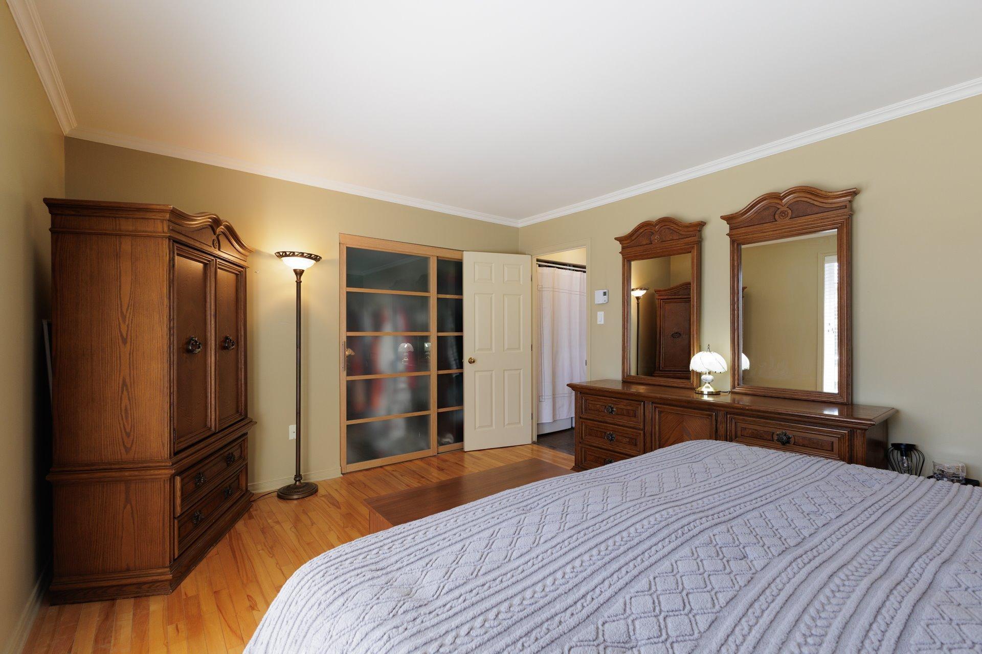 









3778


Av. Réal-Béland

,
Boisbriand,




QC
J7H1J5

