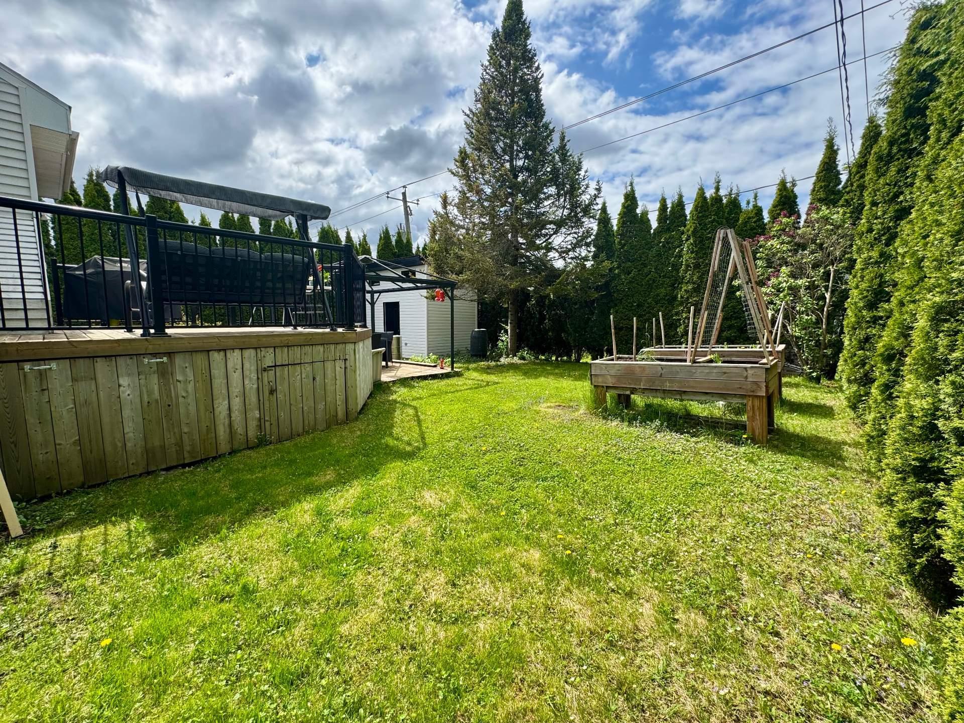 









3778


Av. Réal-Béland

,
Boisbriand,




QC
J7H1J5

