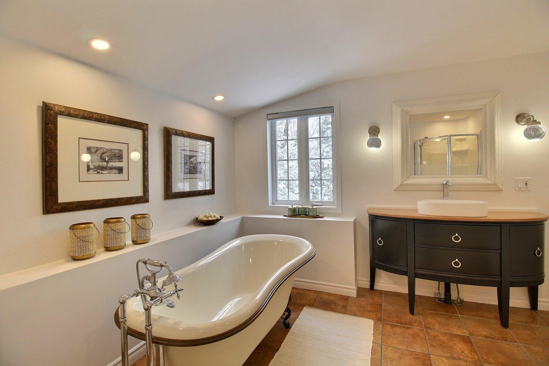 









116


Av. des Guides

,
Magog,




QC
J1X5V3

