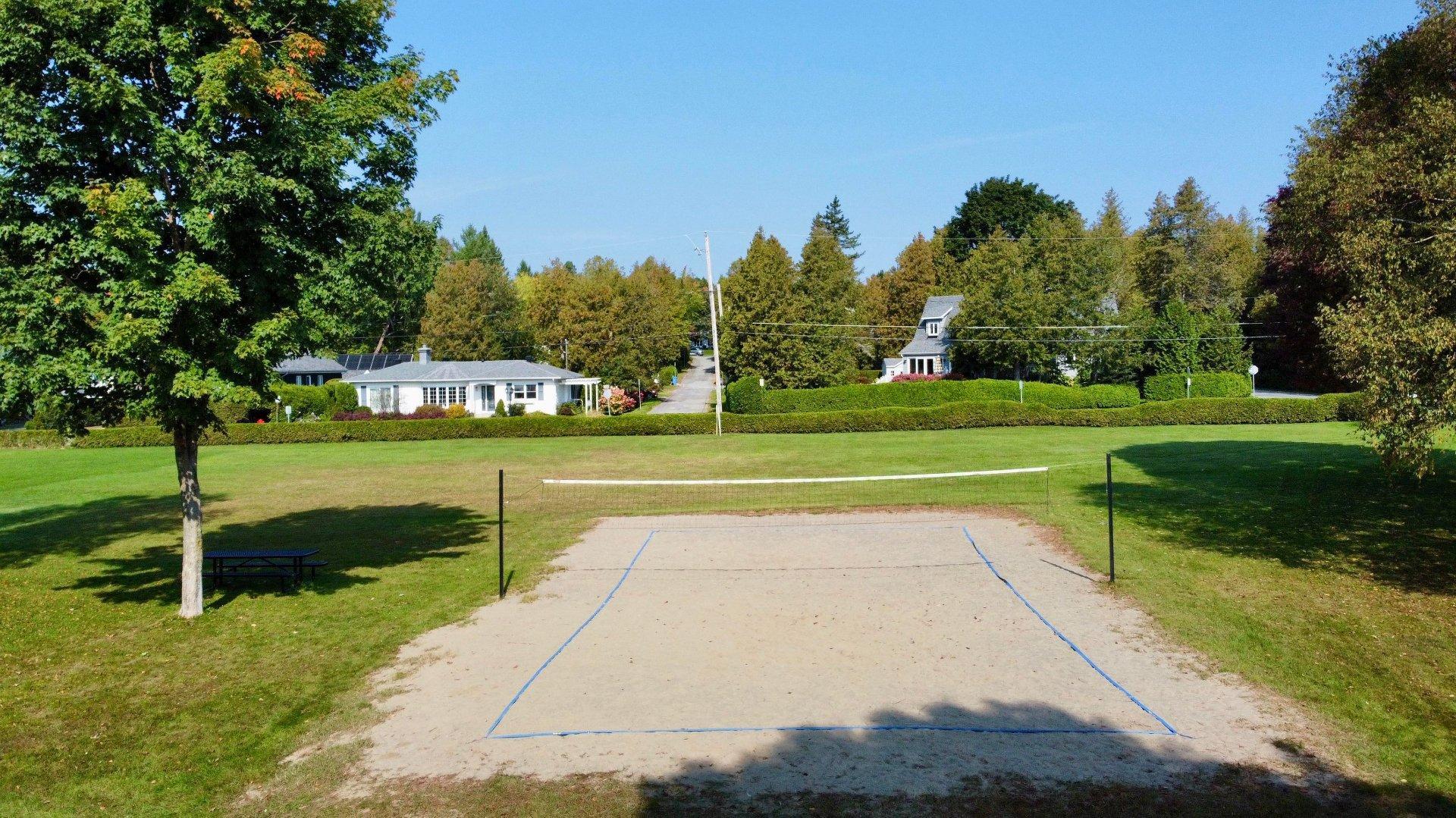 









116


Av. des Guides

,
Magog,




QC
J1X5V3


