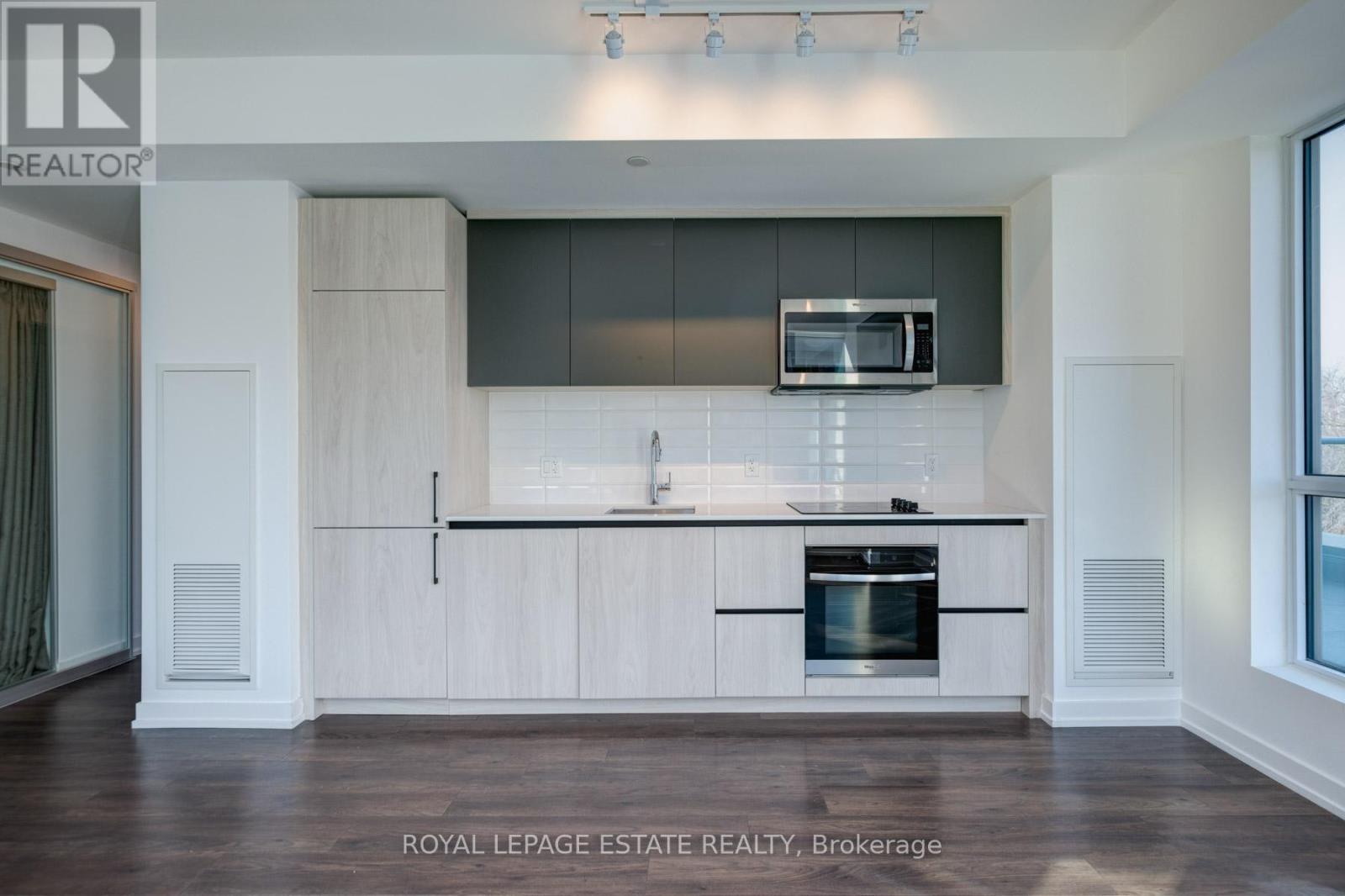 












610 - 150 LOGAN AVENUE

,
Toronto,




Ontario
M4M0E4

