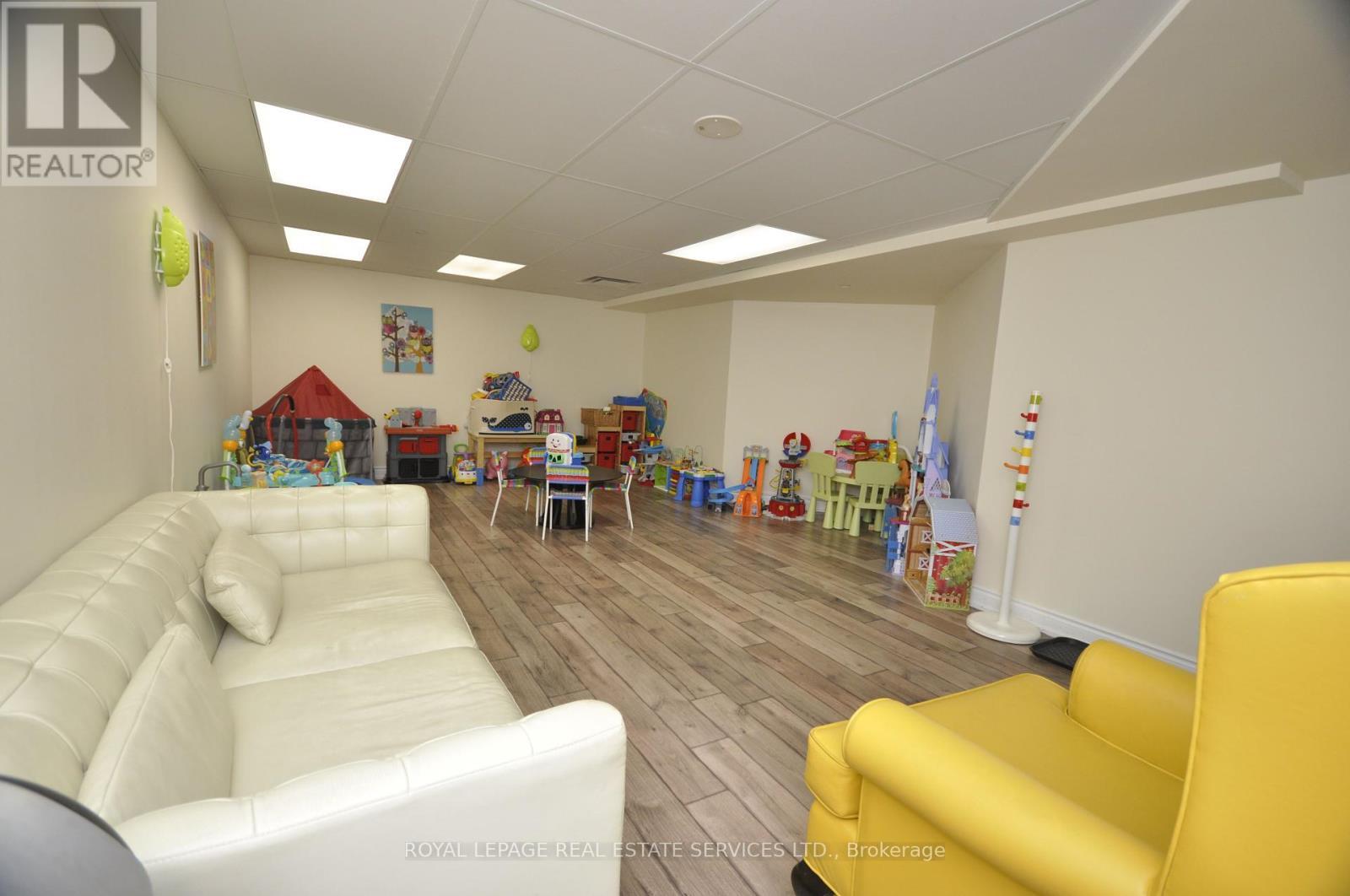 












1217 - 60 HEINTZMAN STREET

,
Toronto,




Ontario
M6P5A1

