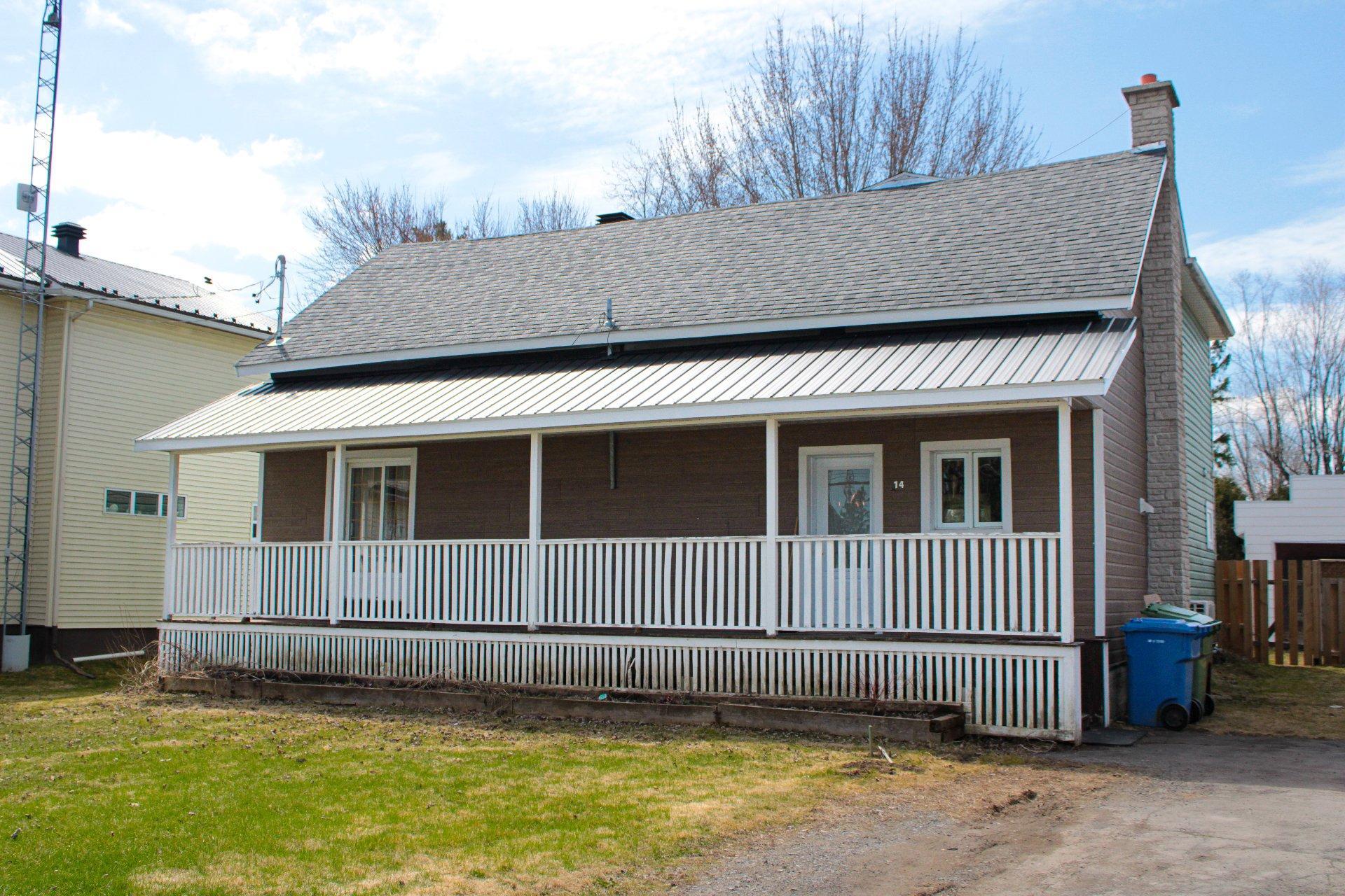 









14


Rue Lake

,
Huntingdon,




QC
J0S1H0

