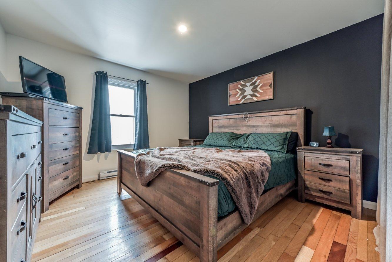 









14


Rue Lake

,
Huntingdon,




QC
J0S1H0

