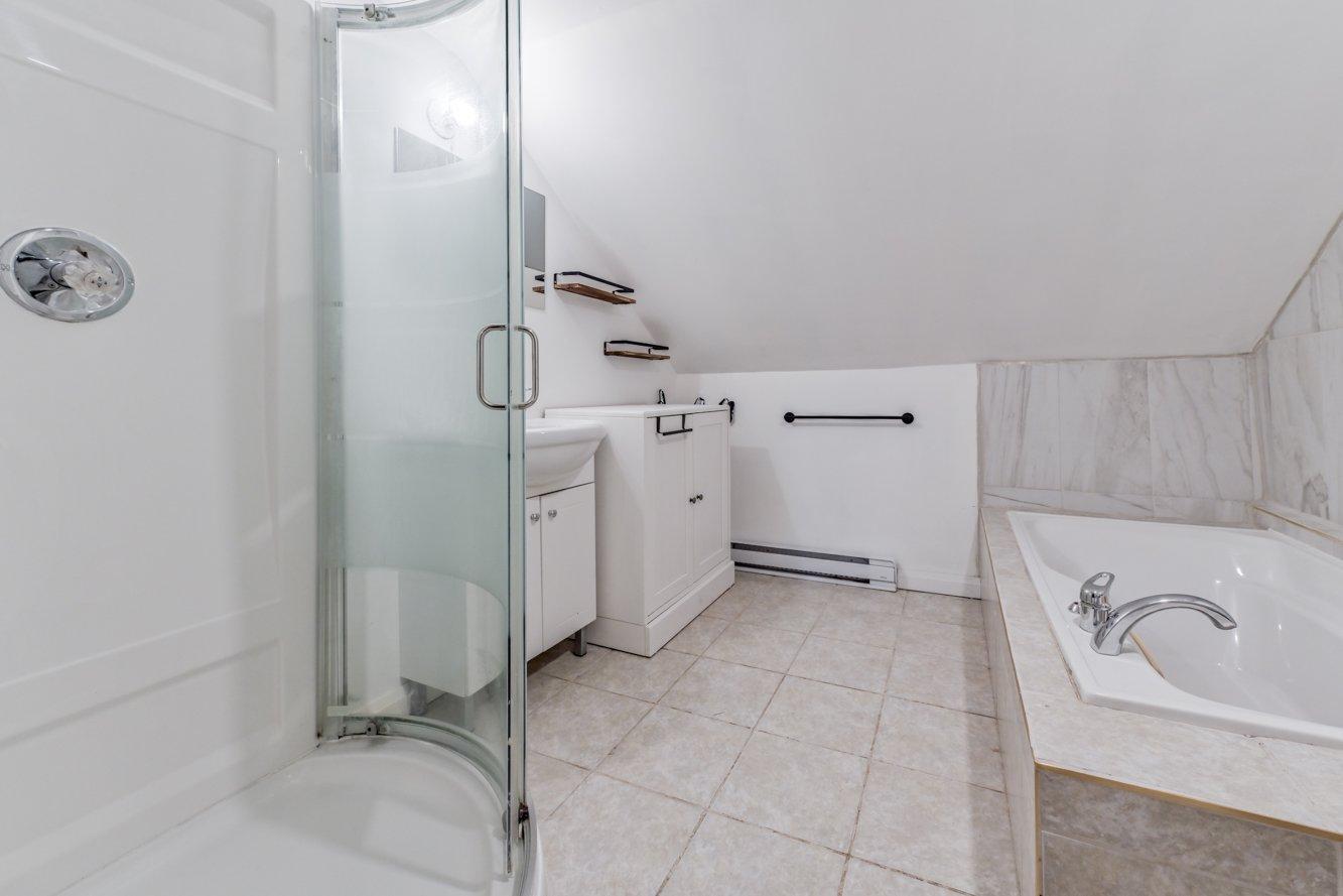 









14


Rue Lake

,
Huntingdon,




QC
J0S1H0

