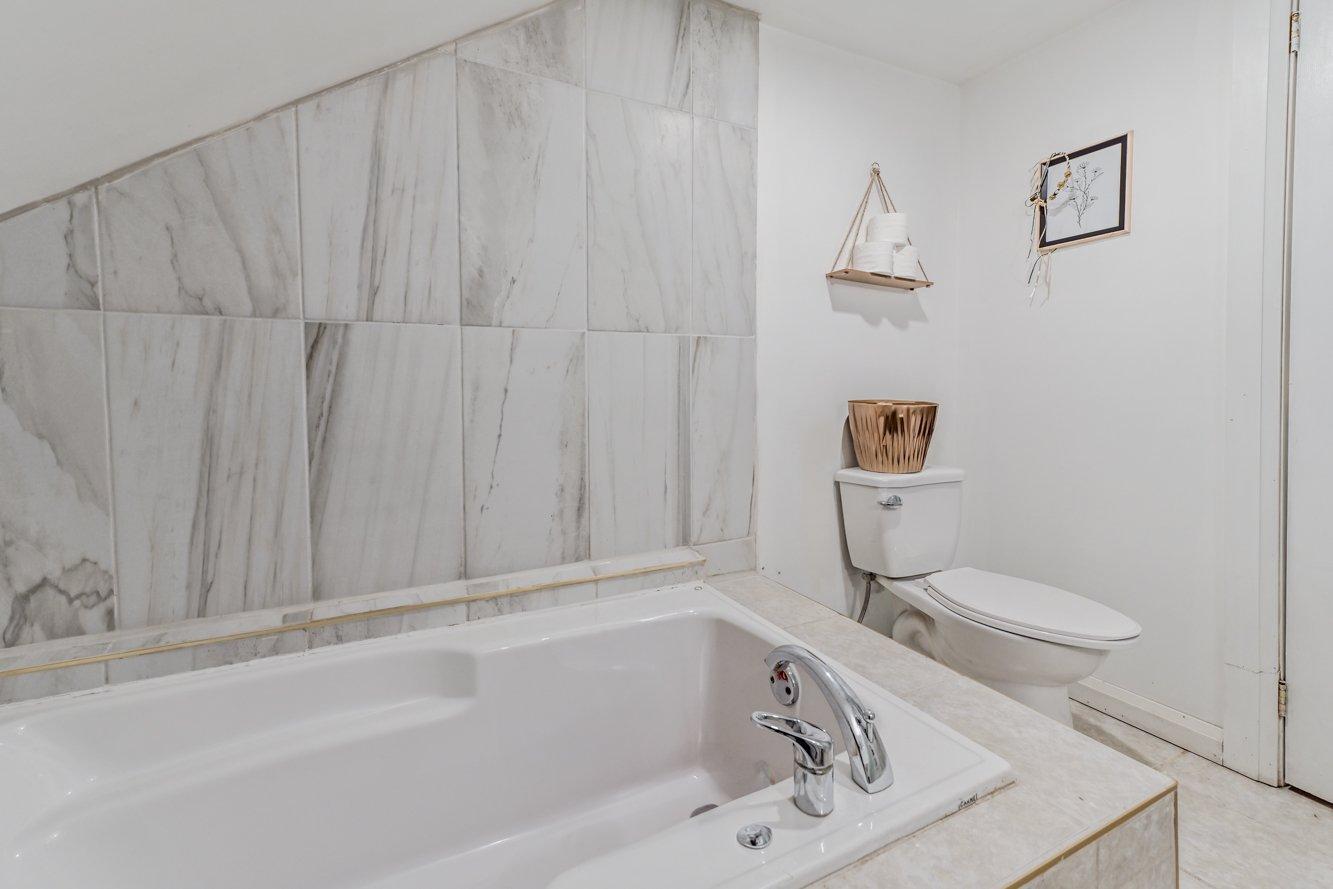 









14


Rue Lake

,
Huntingdon,




QC
J0S1H0

