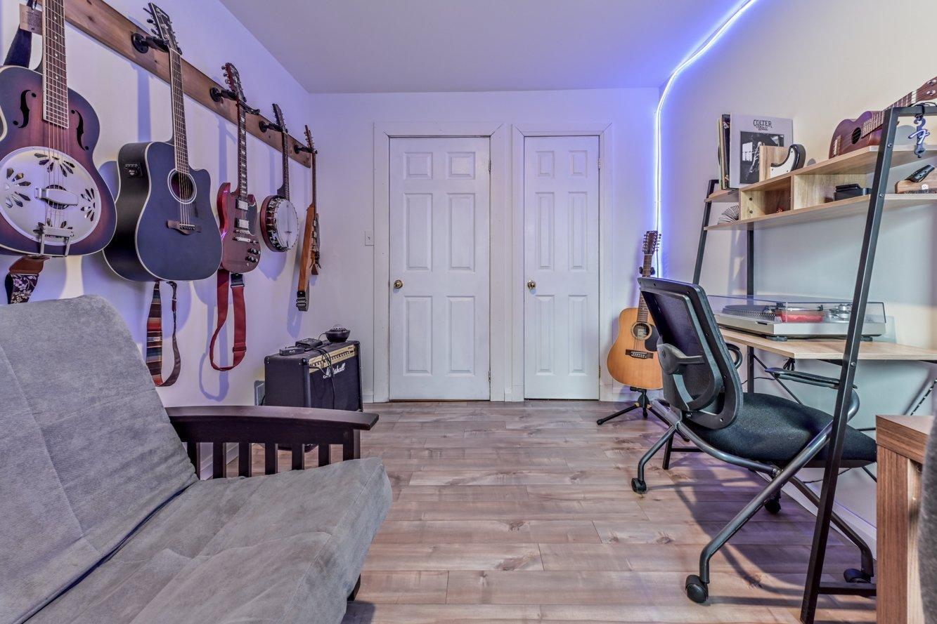 









14


Rue Lake

,
Huntingdon,




QC
J0S1H0

