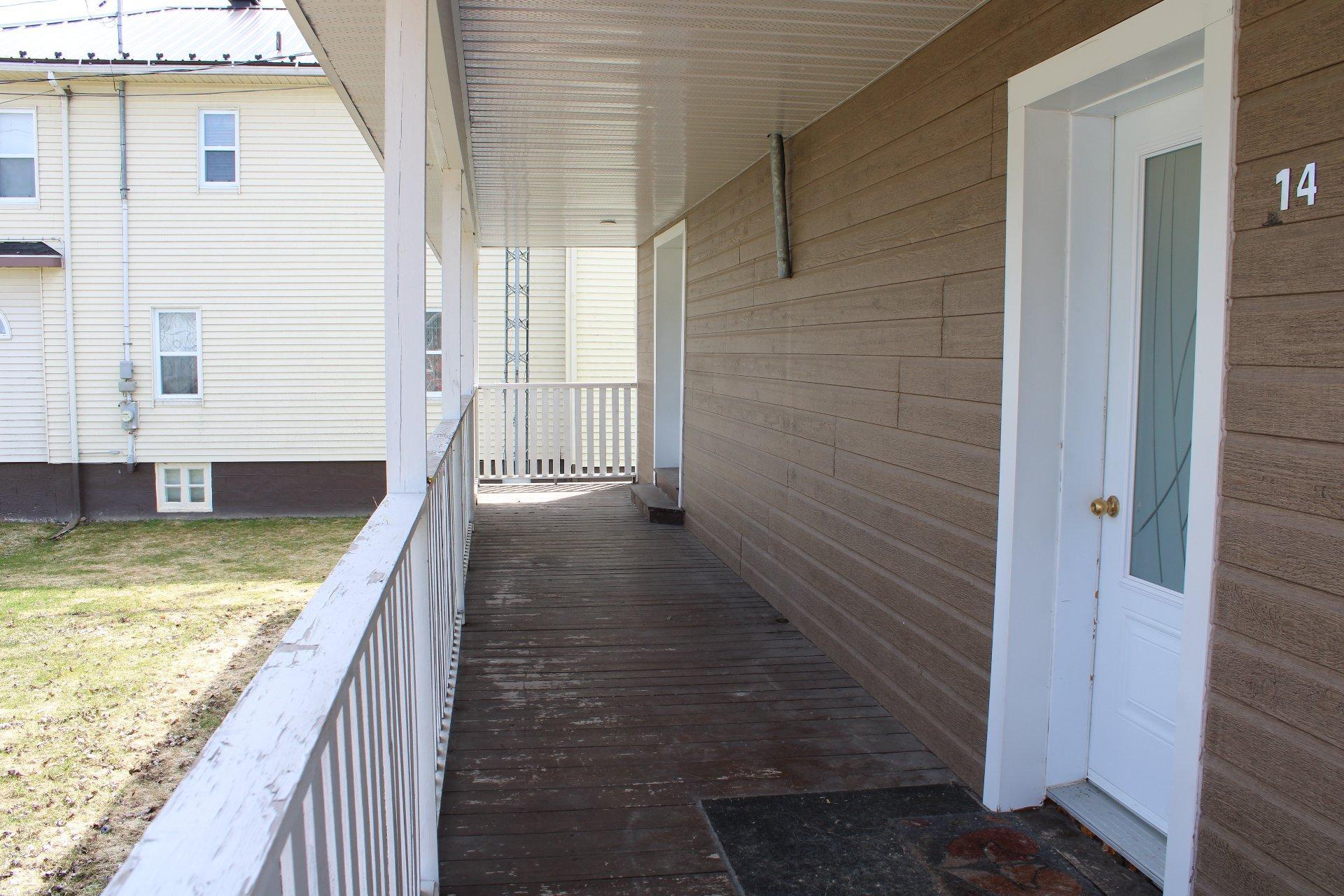 









14


Rue Lake

,
Huntingdon,




QC
J0S1H0


