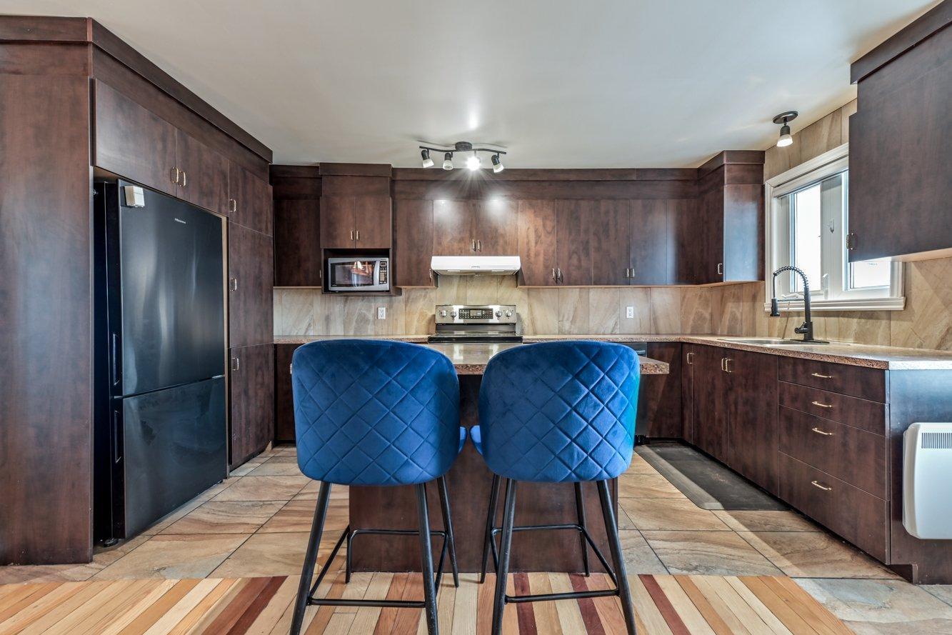 









14


Rue Lake

,
Huntingdon,




QC
J0S1H0

