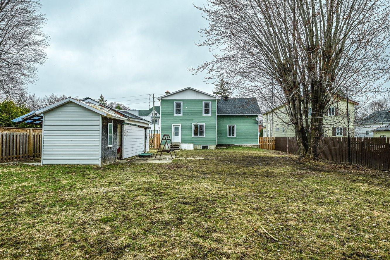 









14


Rue Lake

,
Huntingdon,




QC
J0S1H0

