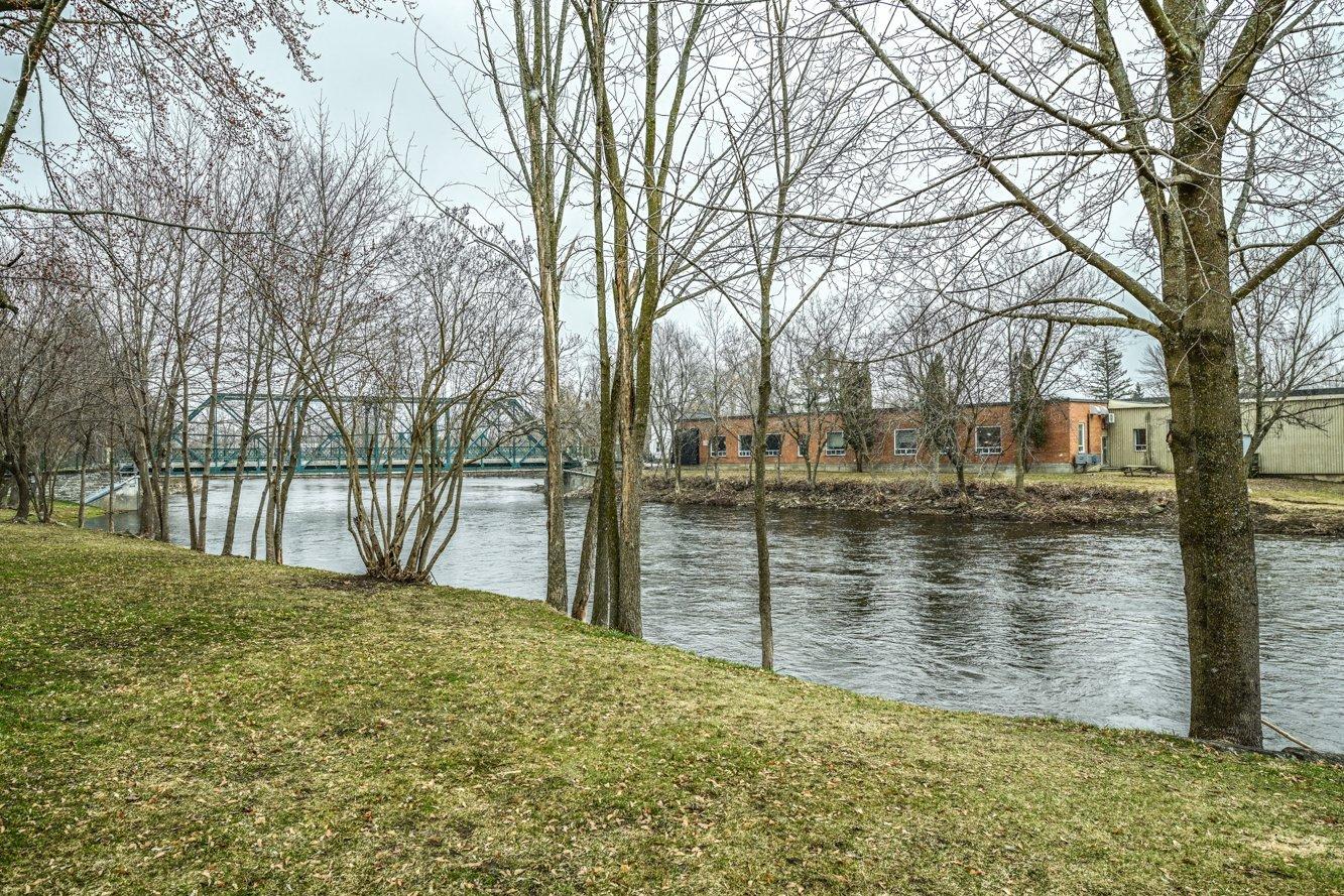 









14


Rue Lake

,
Huntingdon,




QC
J0S1H0

