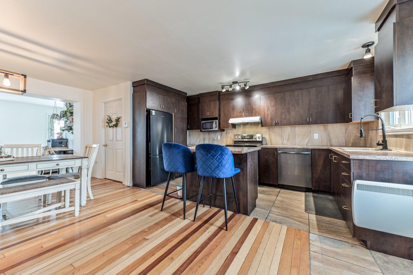 









14


Rue Lake

,
Huntingdon,




QC
J0S1H0

