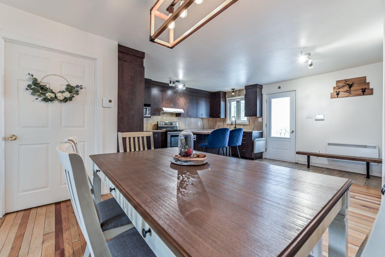 









14


Rue Lake

,
Huntingdon,




QC
J0S1H0

