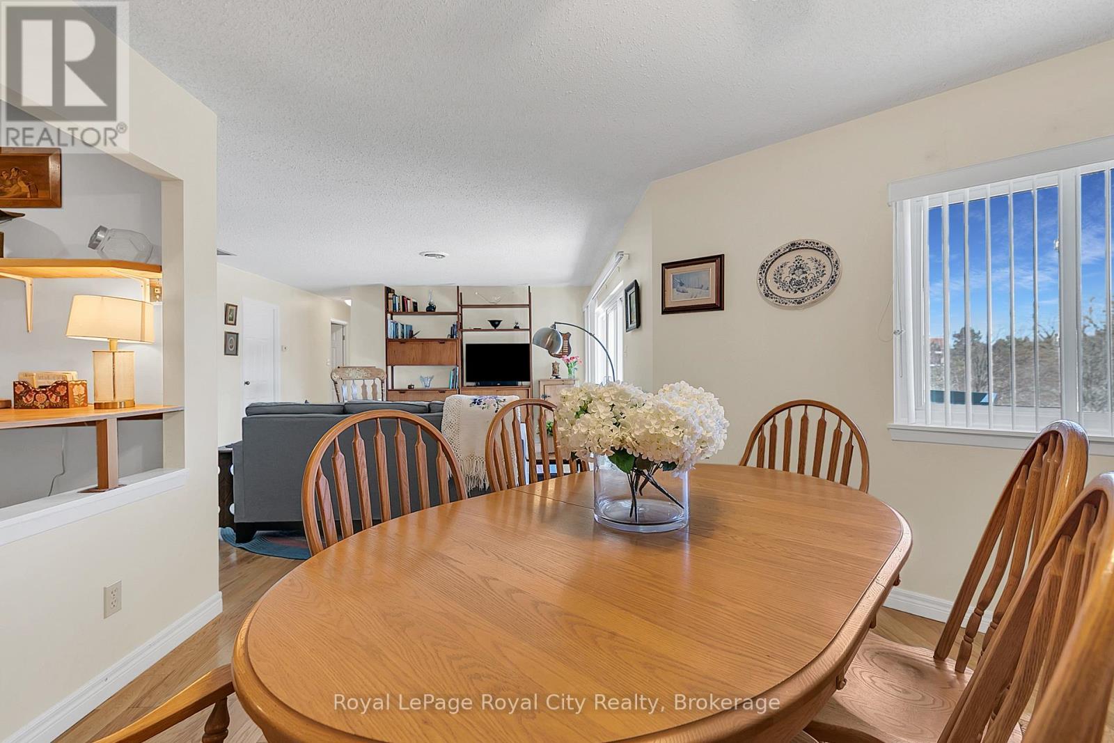 












303 - 200 RIVER STREET

,
Centre Wellington (Fergus),




Ontario
N1M3H8

