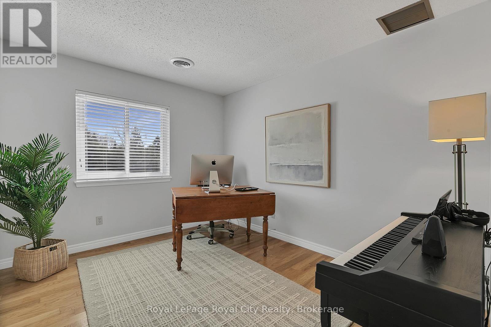 












303 - 200 RIVER STREET

,
Centre Wellington (Fergus),




Ontario
N1M3H8

