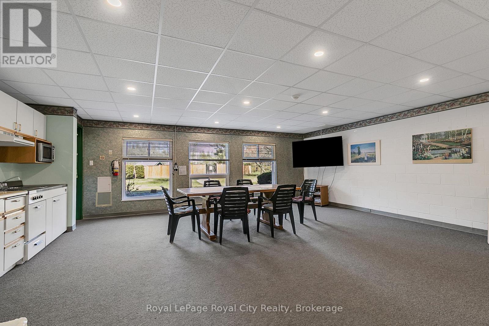 












303 - 200 RIVER STREET

,
Centre Wellington (Fergus),




Ontario
N1M3H8

