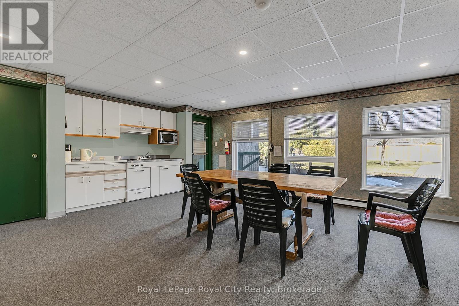 












303 - 200 RIVER STREET

,
Centre Wellington (Fergus),




Ontario
N1M3H8

