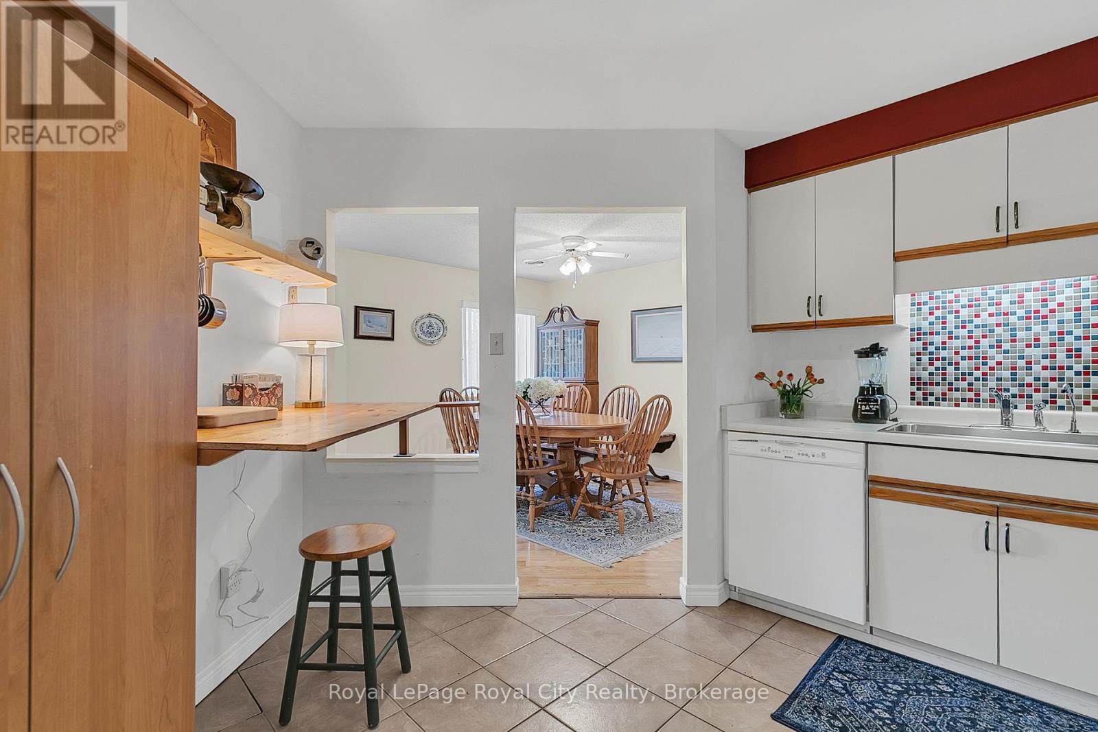 












303 - 200 RIVER STREET

,
Centre Wellington (Fergus),




Ontario
N1M3H8

