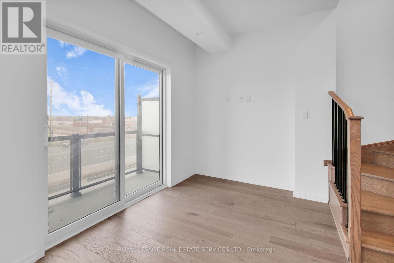 












3 - 18 LYTHAM GREEN CIRCLE

,
Newmarket,




Ontario
L3Y0H4

