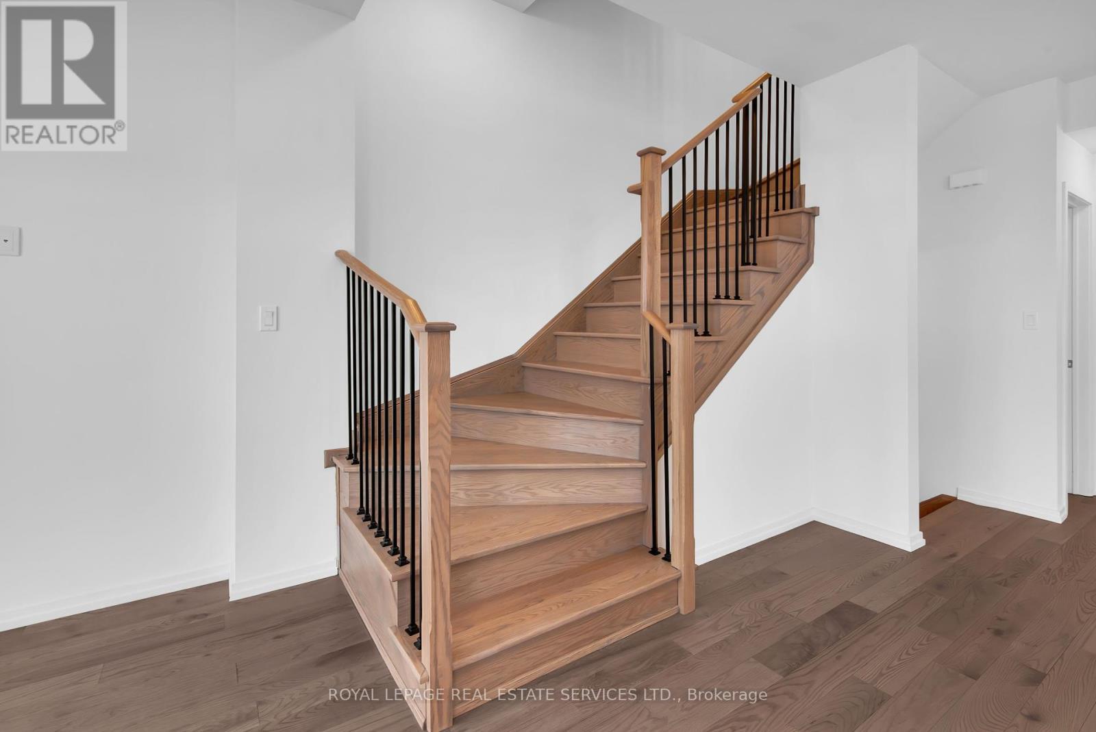 












3 - 18 LYTHAM GREEN CIRCLE

,
Newmarket,




Ontario
L3Y0H4

