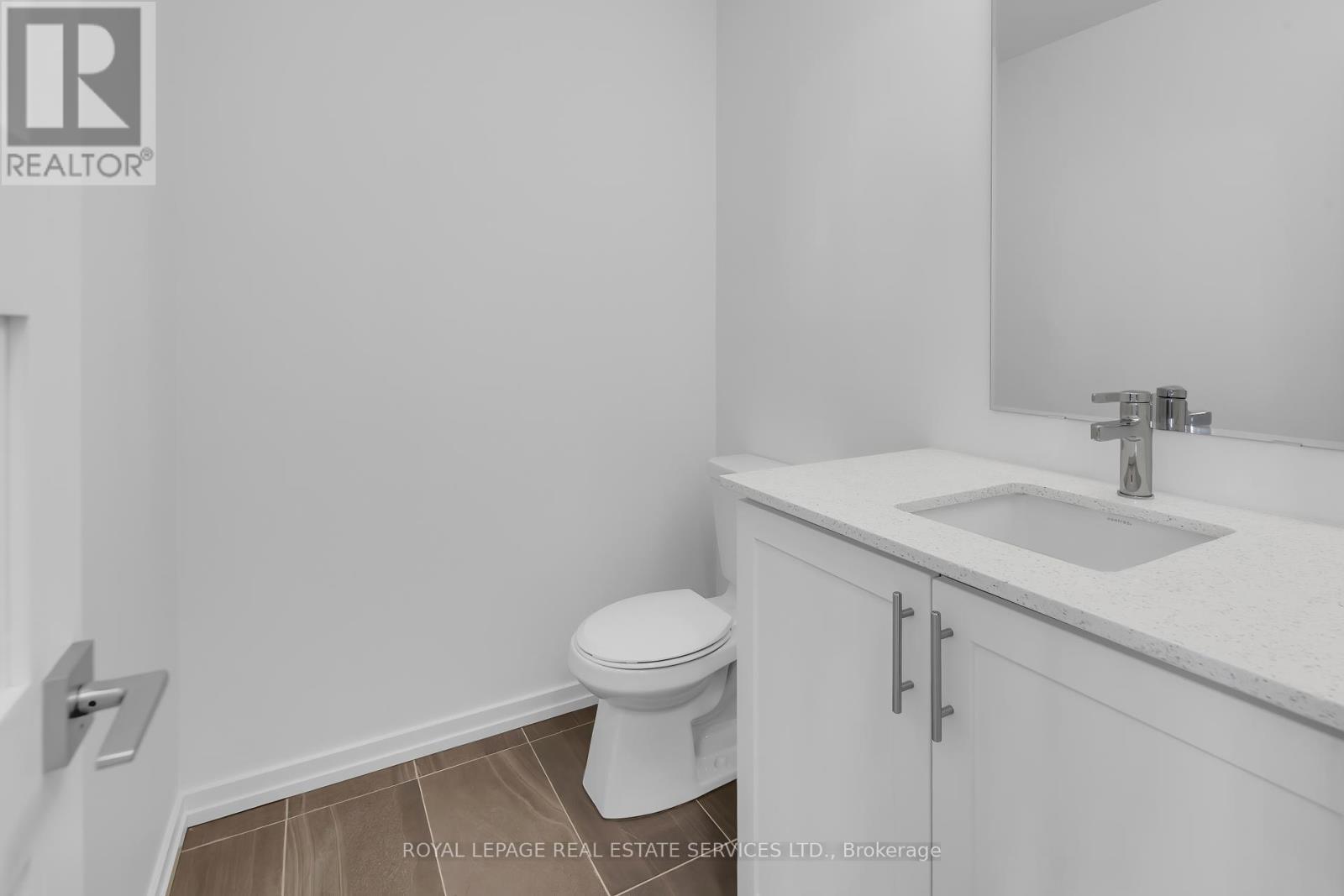 












3 - 18 LYTHAM GREEN CIRCLE

,
Newmarket,




Ontario
L3Y0H4

