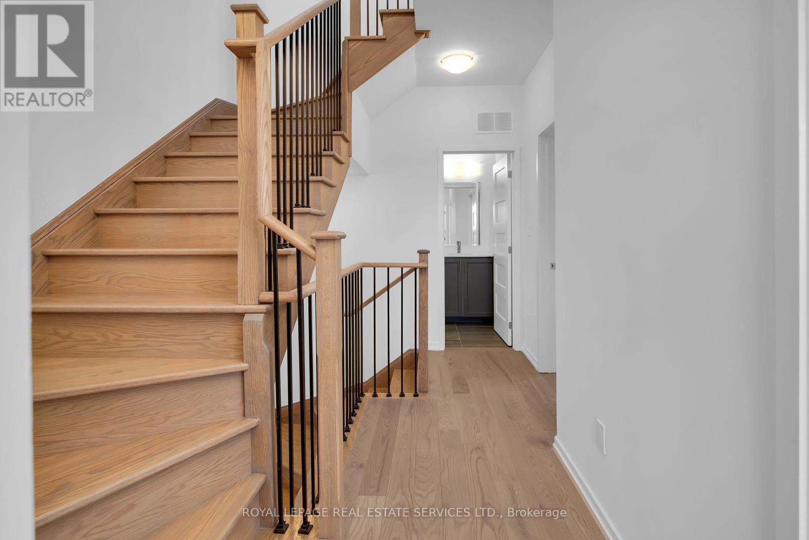 












3 - 18 LYTHAM GREEN CIRCLE

,
Newmarket,




Ontario
L3Y0H4


