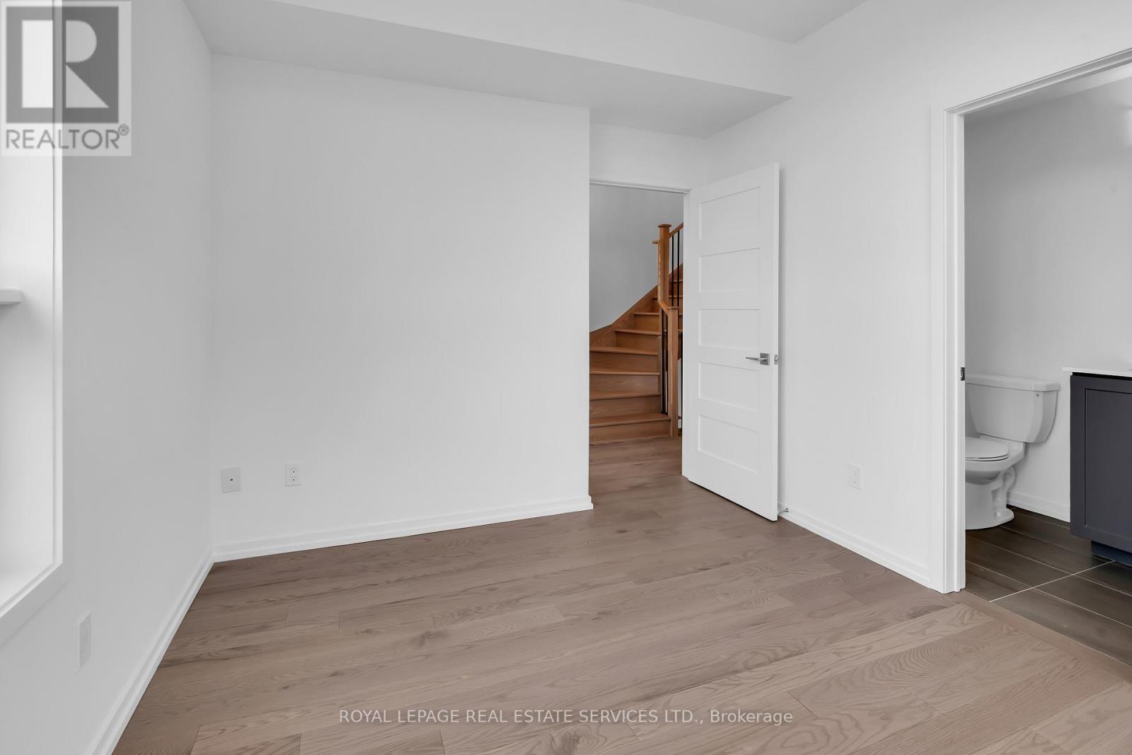 












3 - 18 LYTHAM GREEN CIRCLE

,
Newmarket,




Ontario
L3Y0H4

